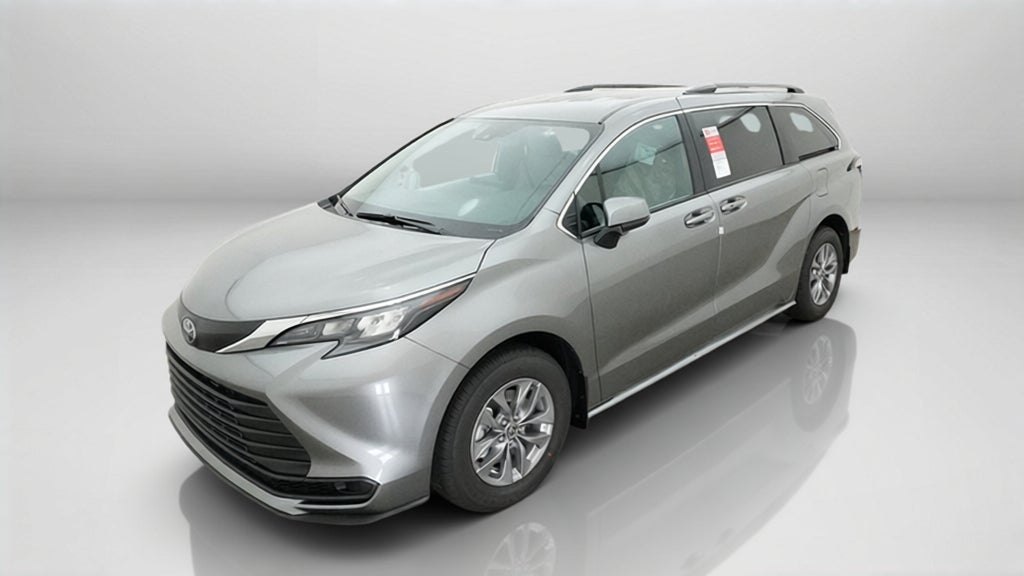 2026 Toyota Sienna LE FWD