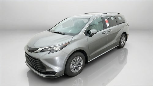 2026 Toyota Sienna LE FWD