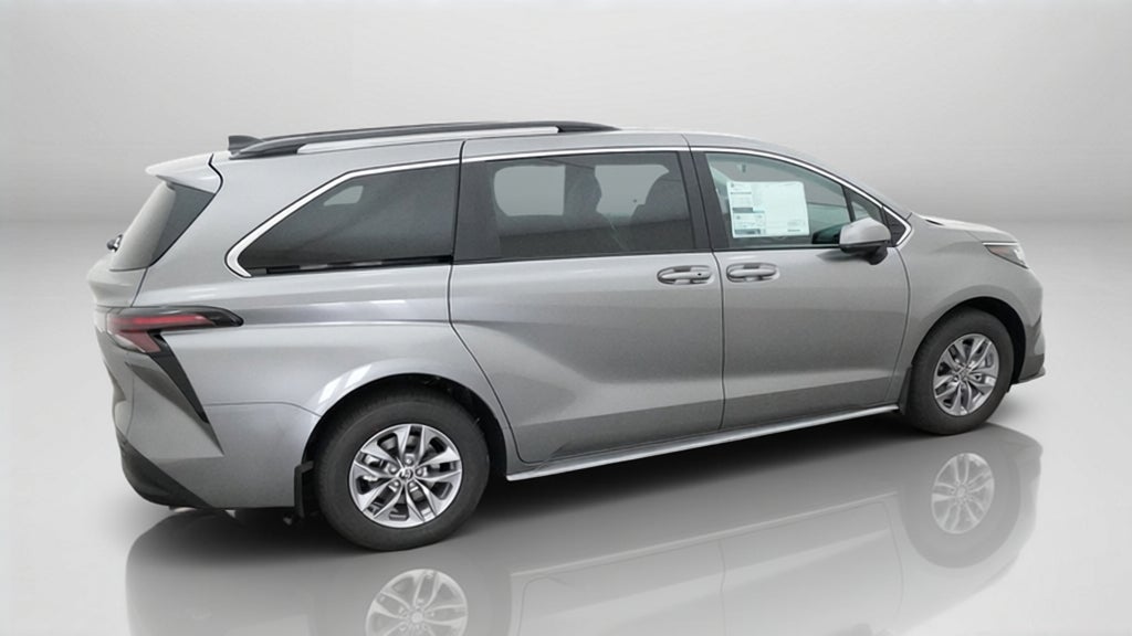 2026 Toyota Sienna LE FWD