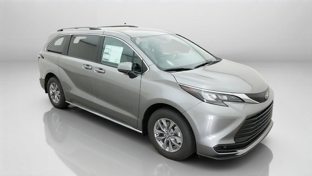 2026 Toyota Sienna LE FWD