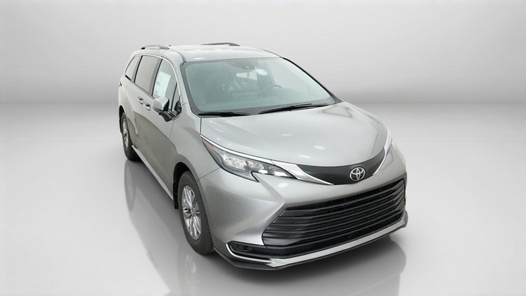 2026 Toyota Sienna LE FWD