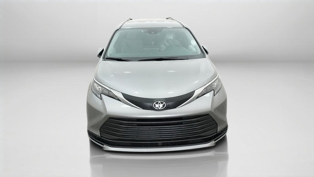 2026 Toyota Sienna LE FWD