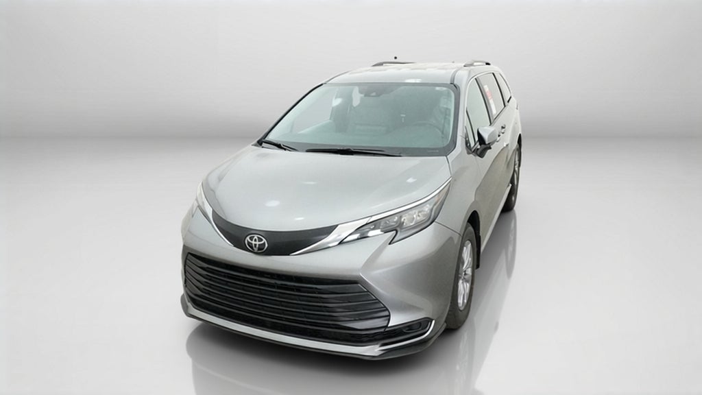 2026 Toyota Sienna LE FWD