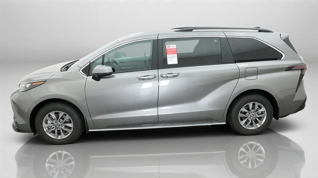 2026 Toyota Sienna LE FWD