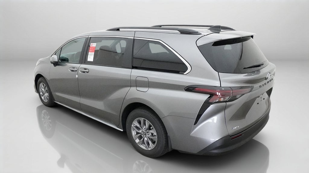 2026 Toyota Sienna LE FWD