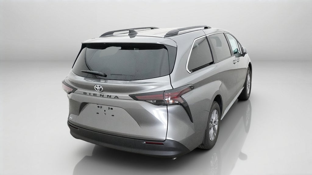 2026 Toyota Sienna LE FWD