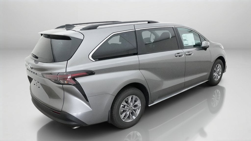 2026 Toyota Sienna LE FWD