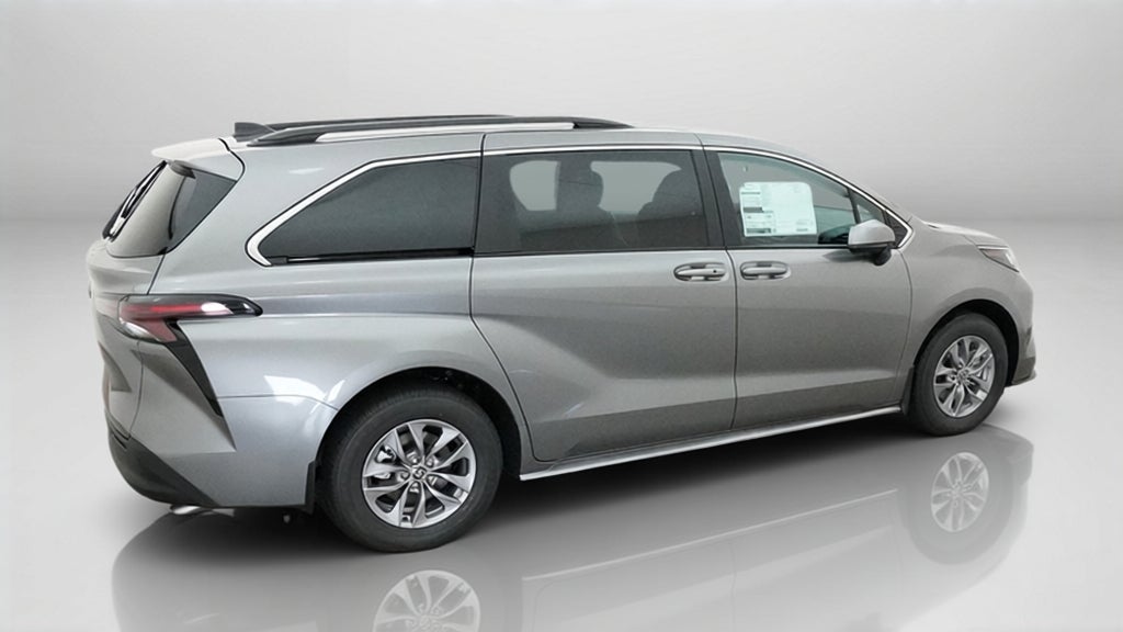 2026 Toyota Sienna LE FWD