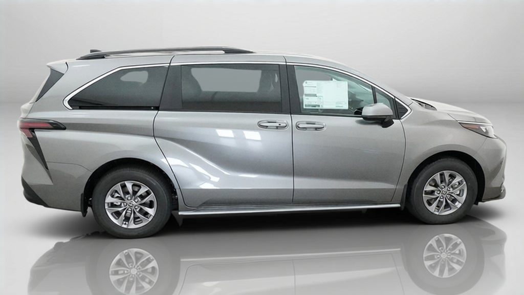 2026 Toyota Sienna LE FWD