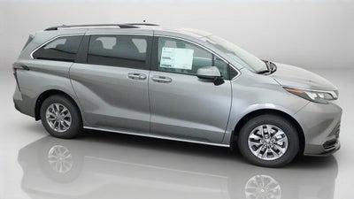 2026 Toyota Sienna LE FWD