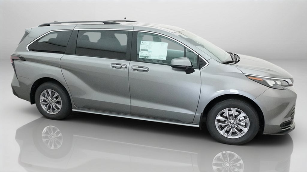2026 Toyota Sienna LE FWD