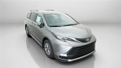 2026 Toyota Sienna LE FWD