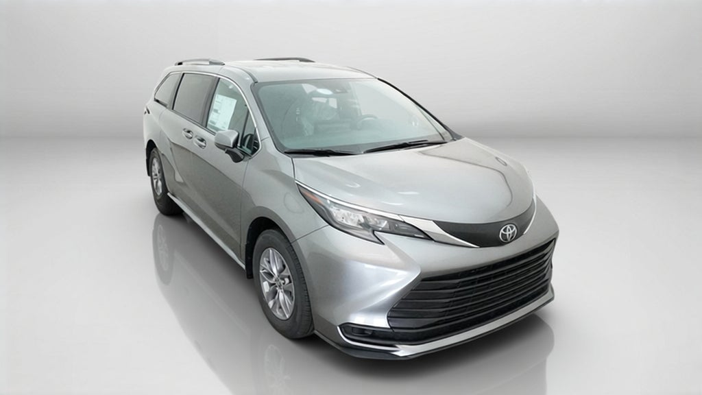 2026 Toyota Sienna LE FWD