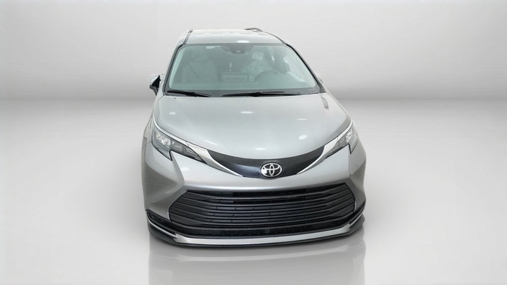 2026 Toyota Sienna LE FWD
