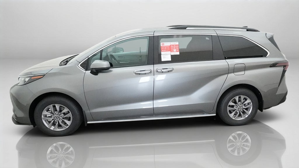 2026 Toyota Sienna LE FWD