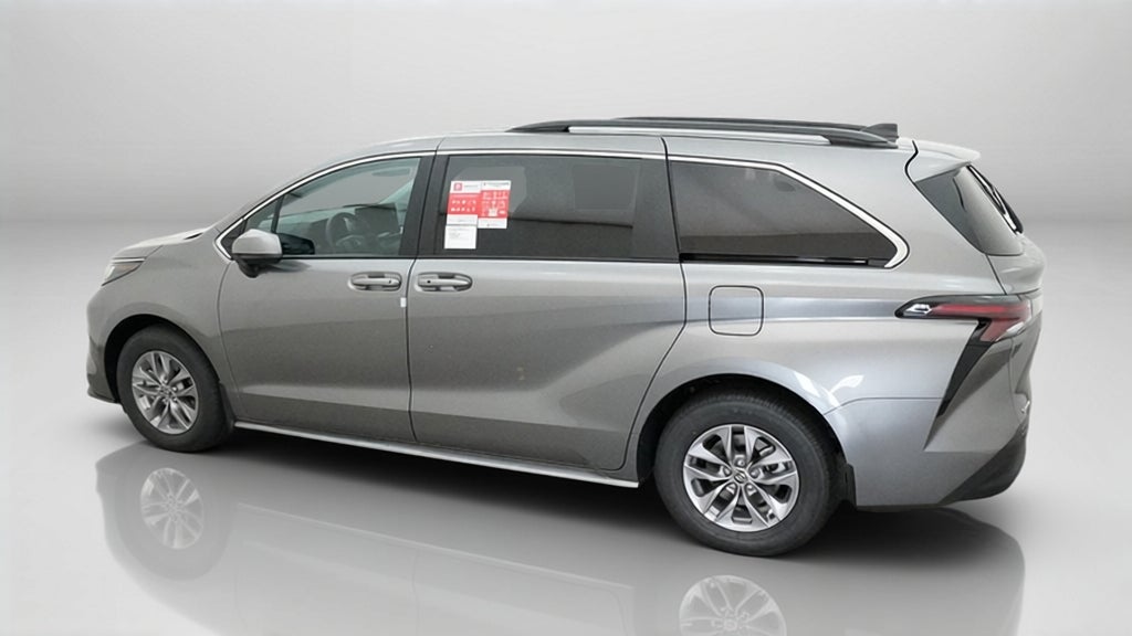2026 Toyota Sienna LE FWD