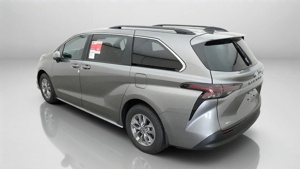 2026 Toyota Sienna LE FWD