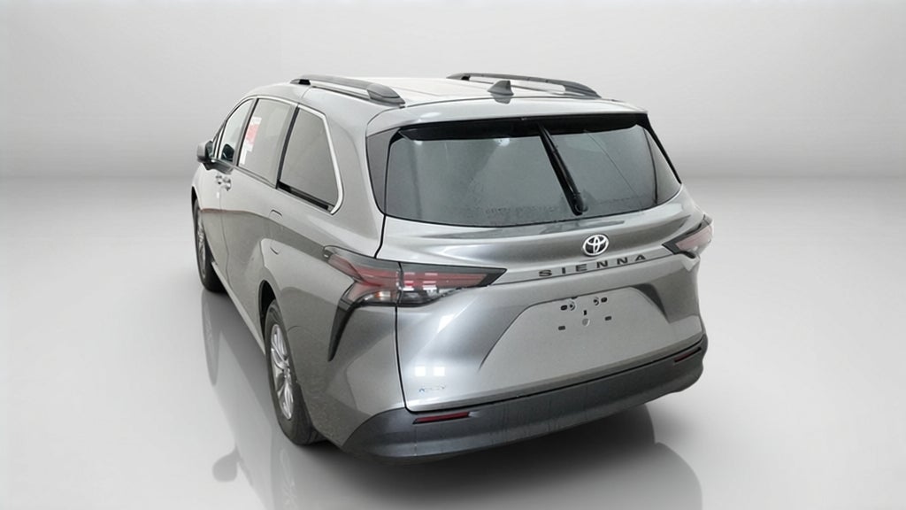 2026 Toyota Sienna LE FWD
