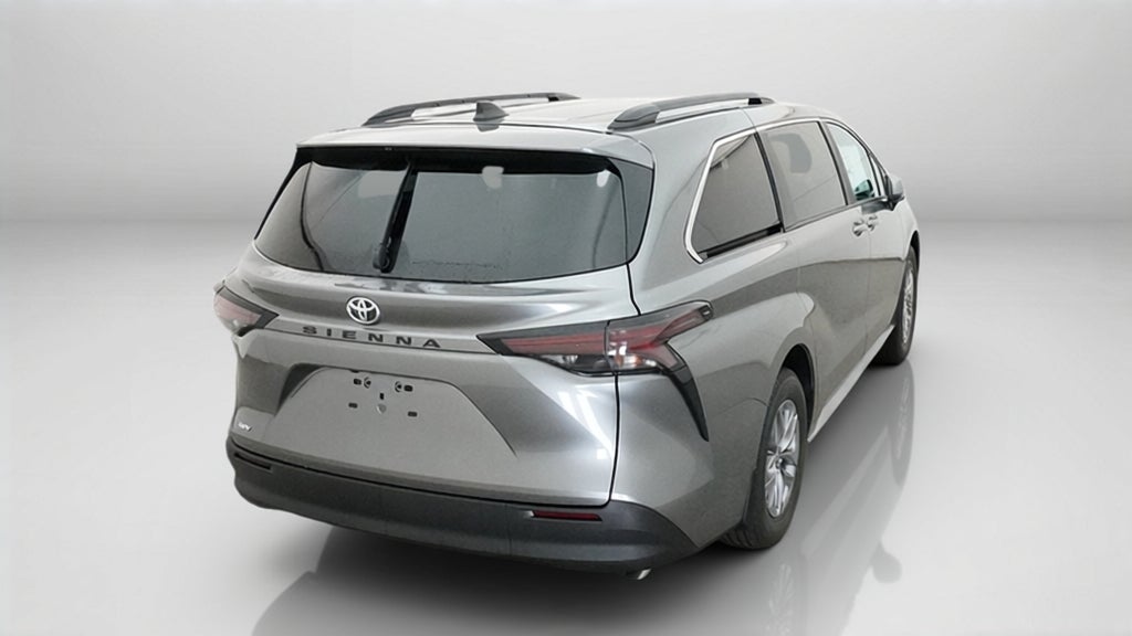 2026 Toyota Sienna LE FWD