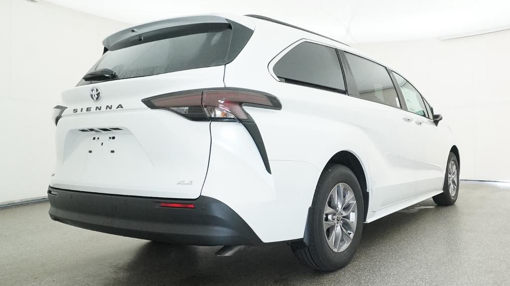 2026 Toyota Sienna XLE FWD