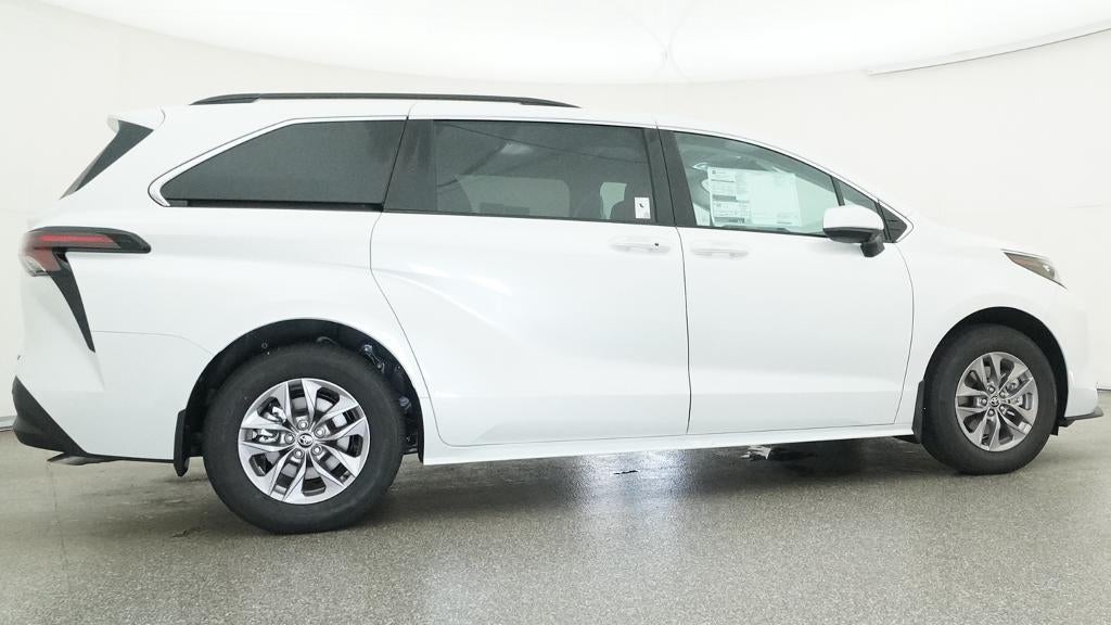 2026 Toyota Sienna XLE FWD