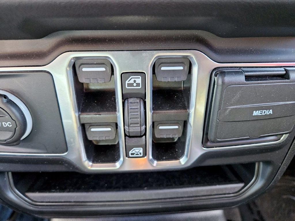 2024 Jeep Wrangler Sahara 4WD