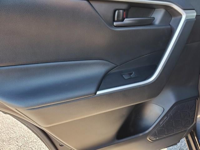 2020 Toyota RAV4 LE FWD
