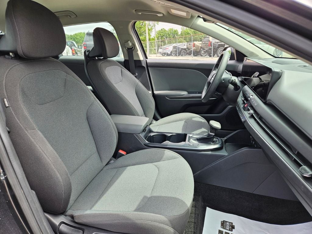 2025 Kia K4 LXS - Photo 20