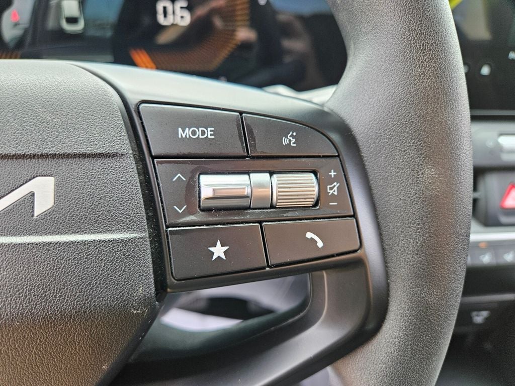 2025 Kia K4 LXS - Photo 27