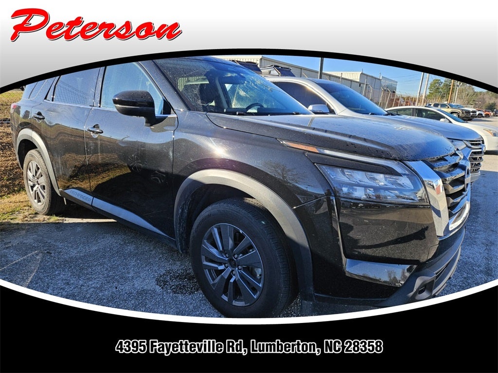 2025 Nissan Pathfinder SV