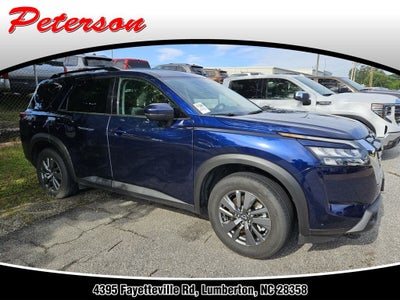 2025 Nissan Pathfinder SV