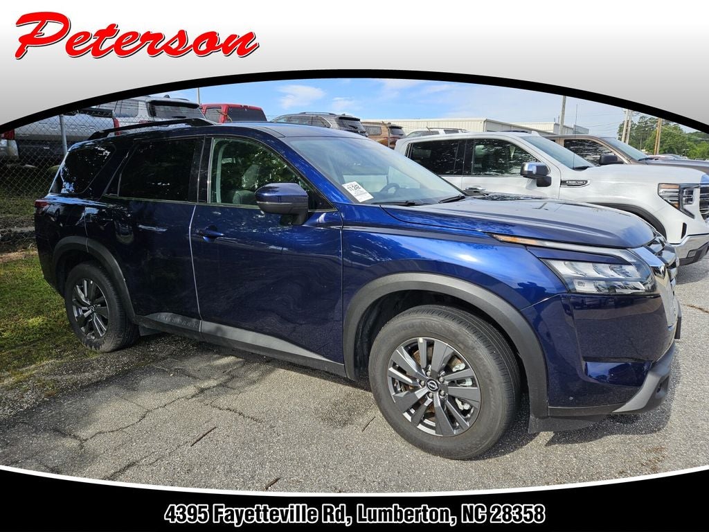2025 Nissan Pathfinder SV