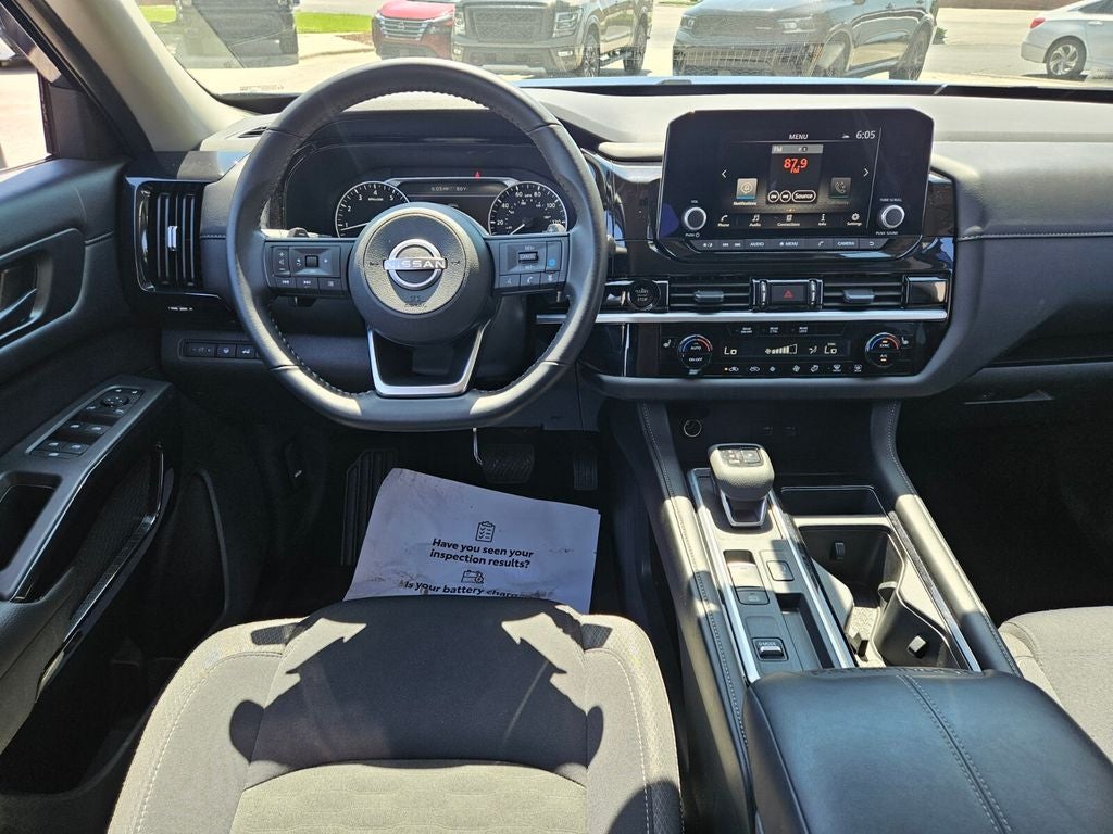 2025 Nissan Pathfinder SV
