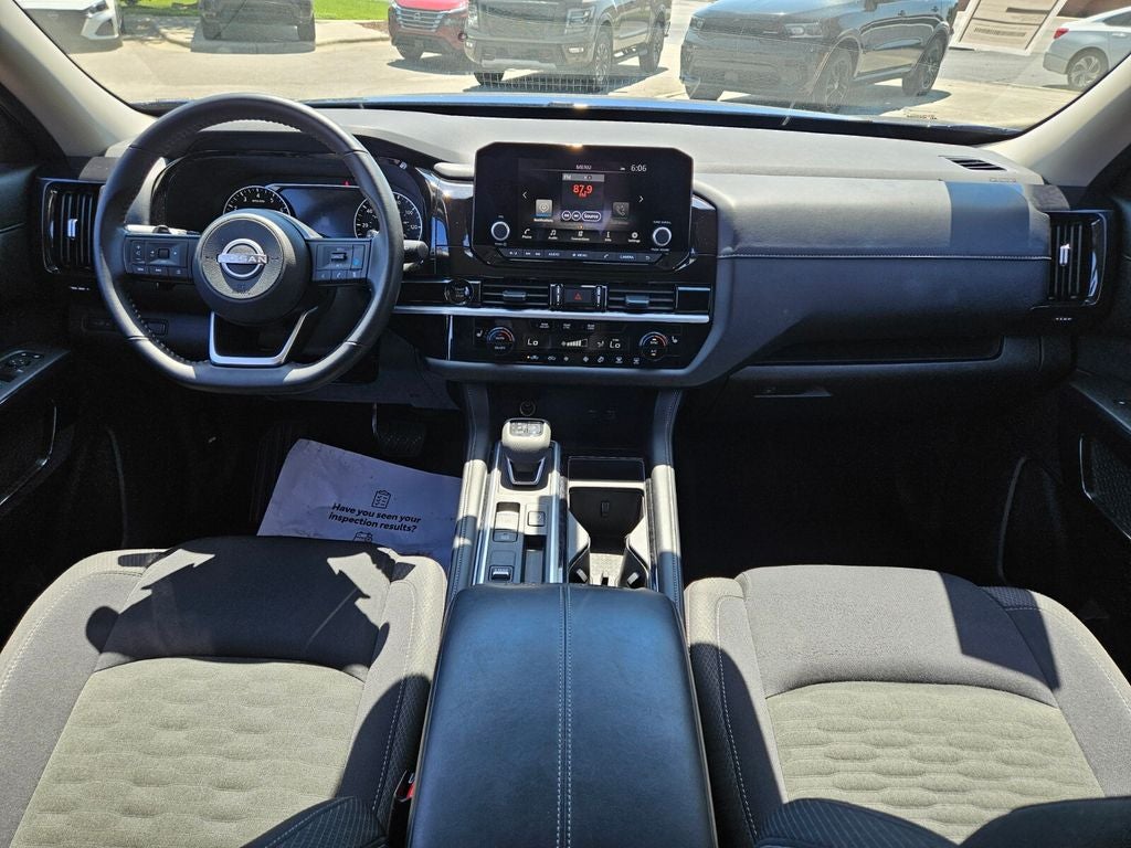 2025 Nissan Pathfinder SV
