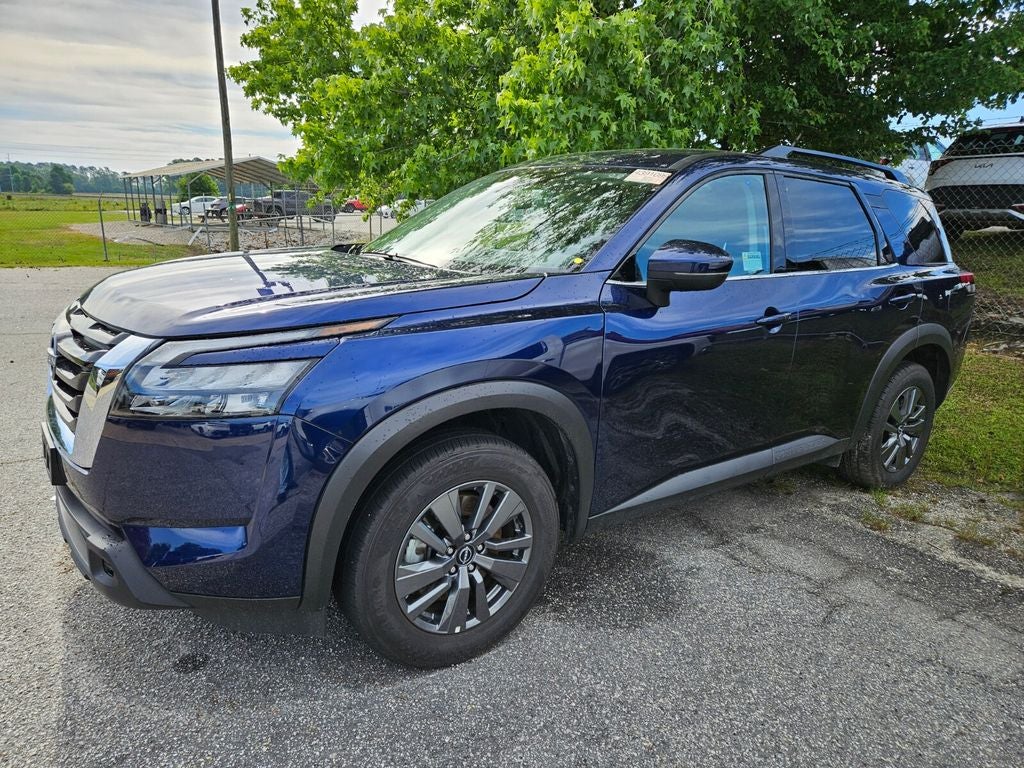 2025 Nissan Pathfinder SV