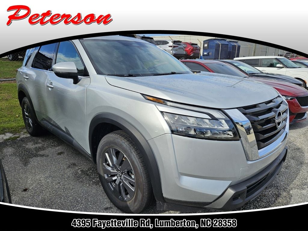 2025 Nissan Pathfinder SV