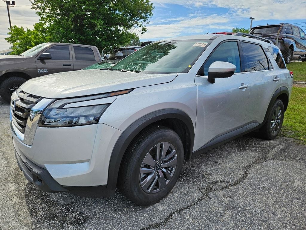 2025 Nissan Pathfinder SV