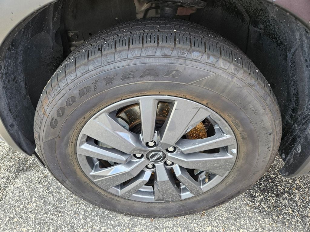 2025 Nissan Pathfinder SV