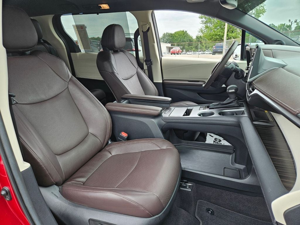 2023 Toyota Sienna Platinum 7 Passenger