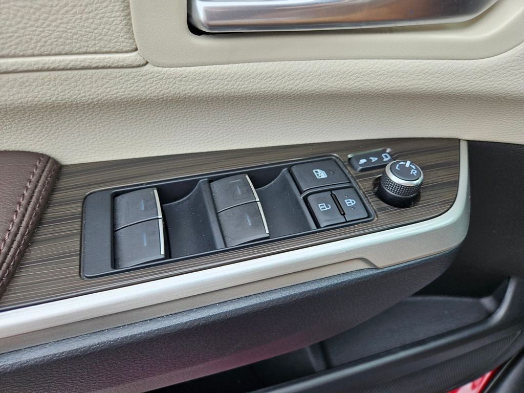 2023 Toyota Sienna Platinum 7 Passenger