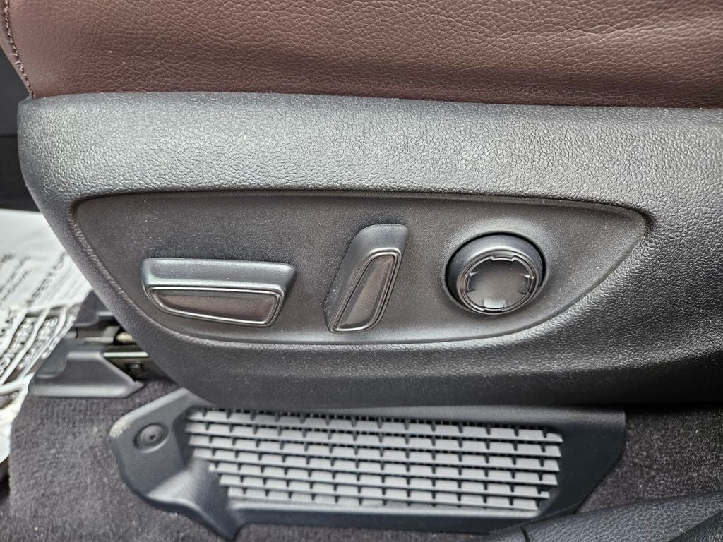 2023 Toyota Sienna Platinum 7 Passenger
