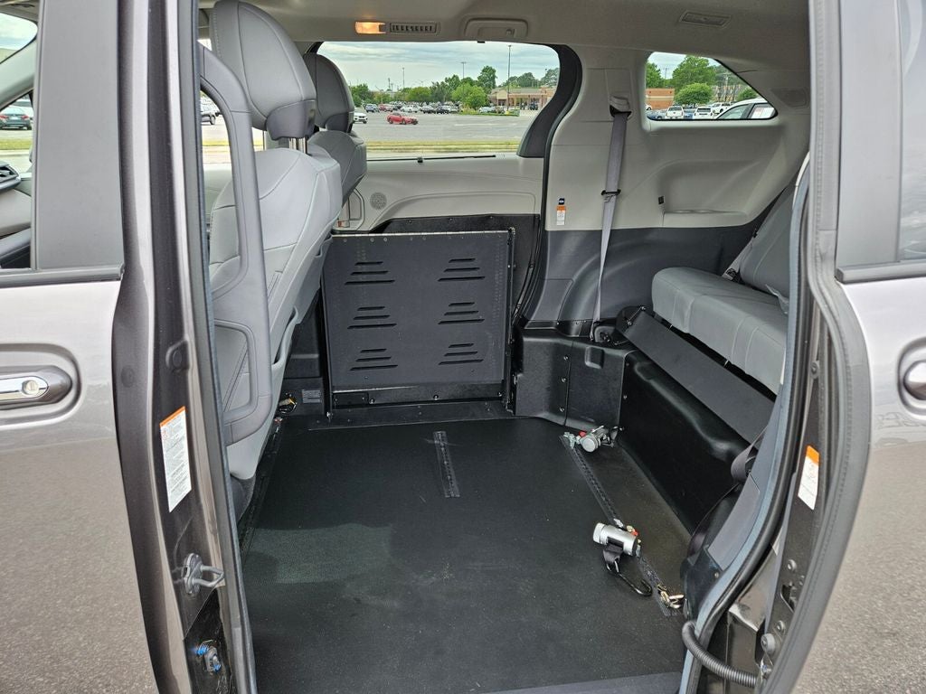 2024 Toyota Sienna XLE 8 Passenger
