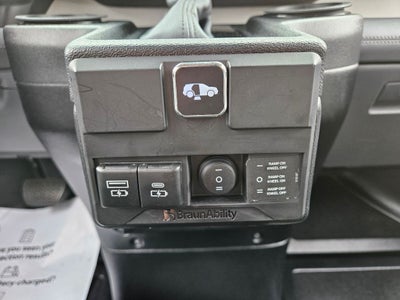 2024 Toyota Sienna XLE 8 Passenger
