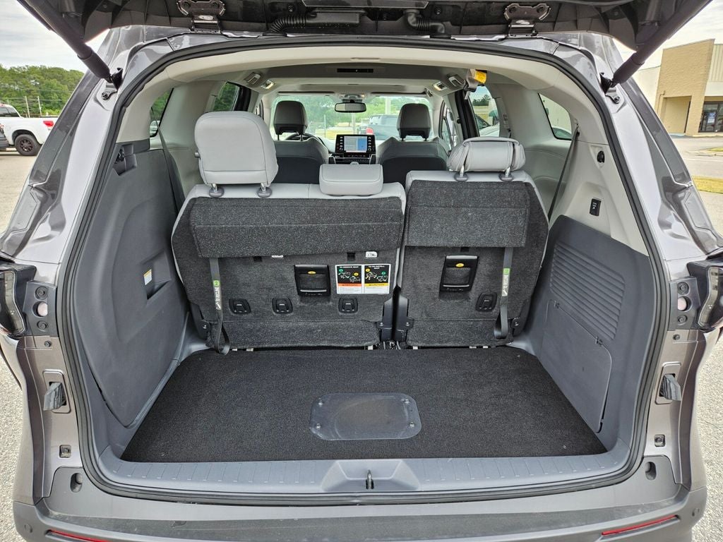 2024 Toyota Sienna XLE 8 Passenger