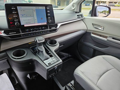 2024 Toyota Sienna XLE 8 Passenger