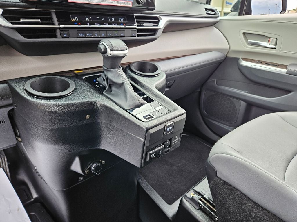 2024 Toyota Sienna XLE 8 Passenger