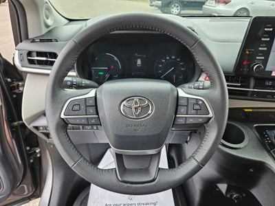 2024 Toyota Sienna XLE 8 Passenger