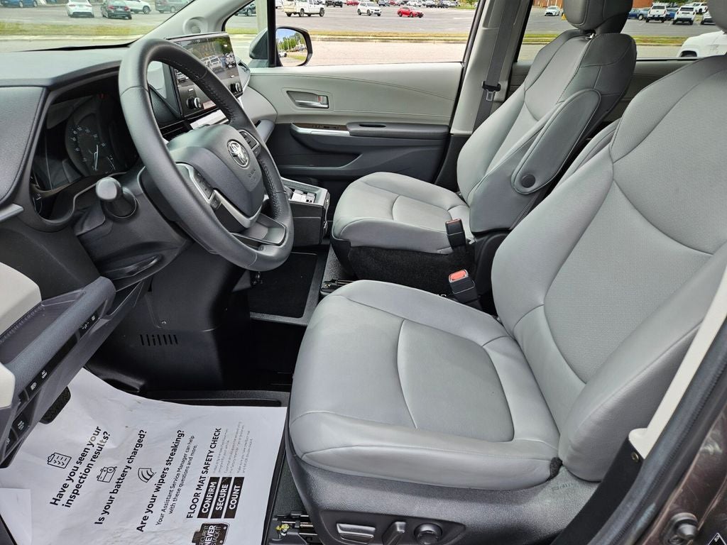 2024 Toyota Sienna XLE 8 Passenger