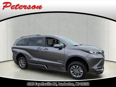 2024 Toyota Sienna XLE 8 Passenger