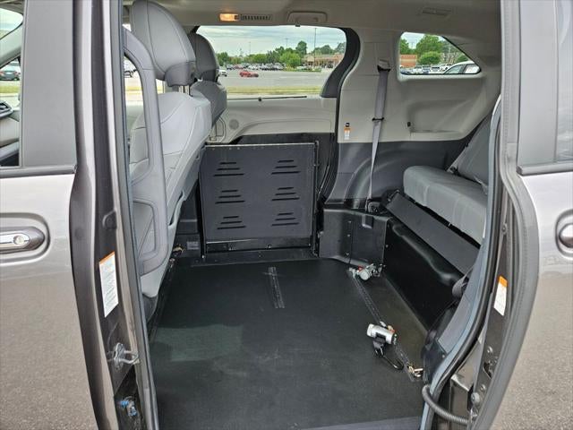 2024 Toyota Sienna XLE 8 Passenger
